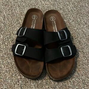 Gently used White Mountain Footbeds sandals